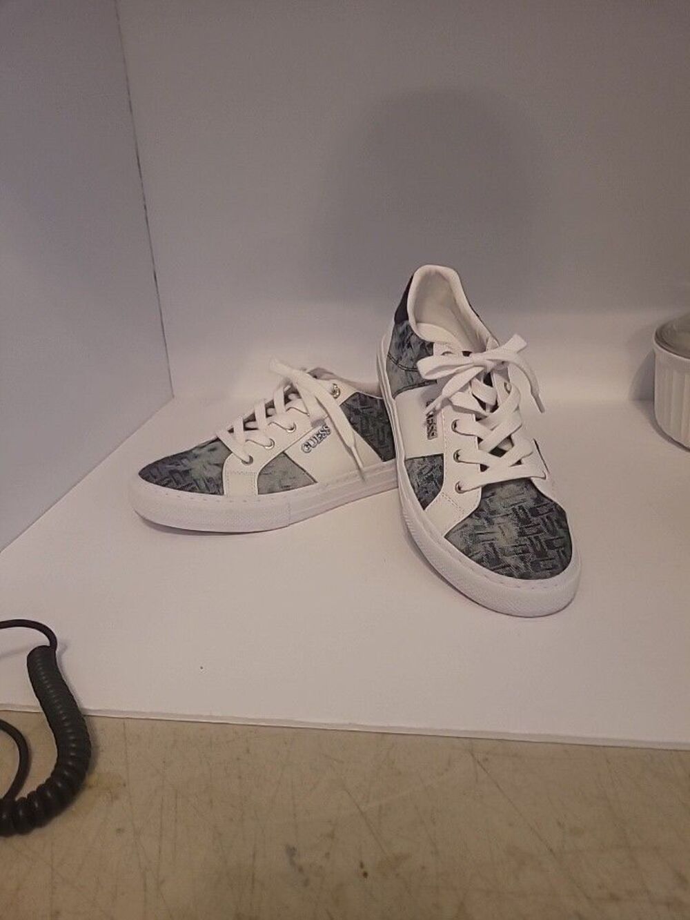 Guess GWLOVEN3 Womens Sneakers Size 10 M White And Blue Leather